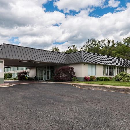 Suburban Extended Stay Hotel Fairmont Εξωτερικό φωτογραφία