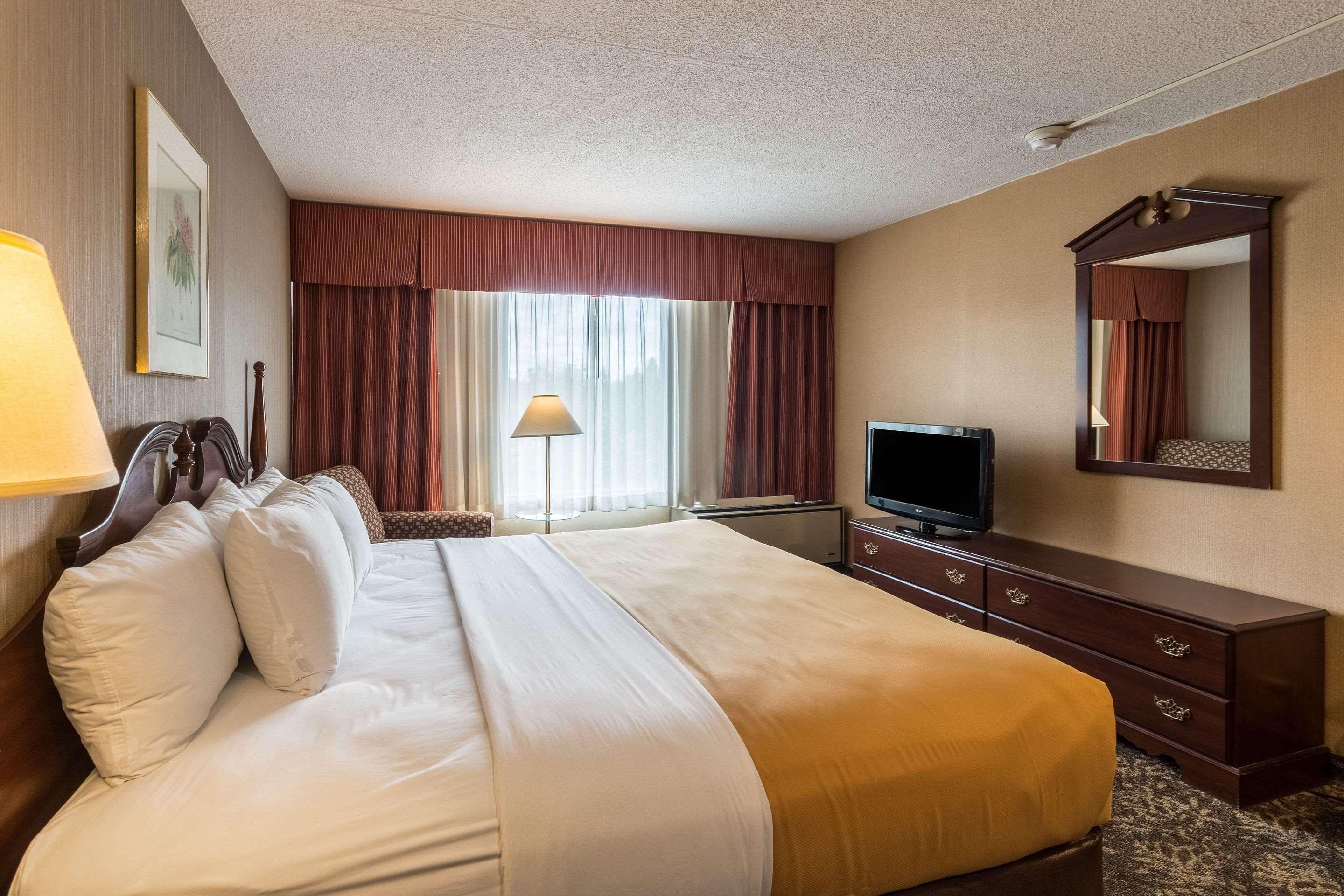 Suburban Extended Stay Hotel Fairmont Εξωτερικό φωτογραφία