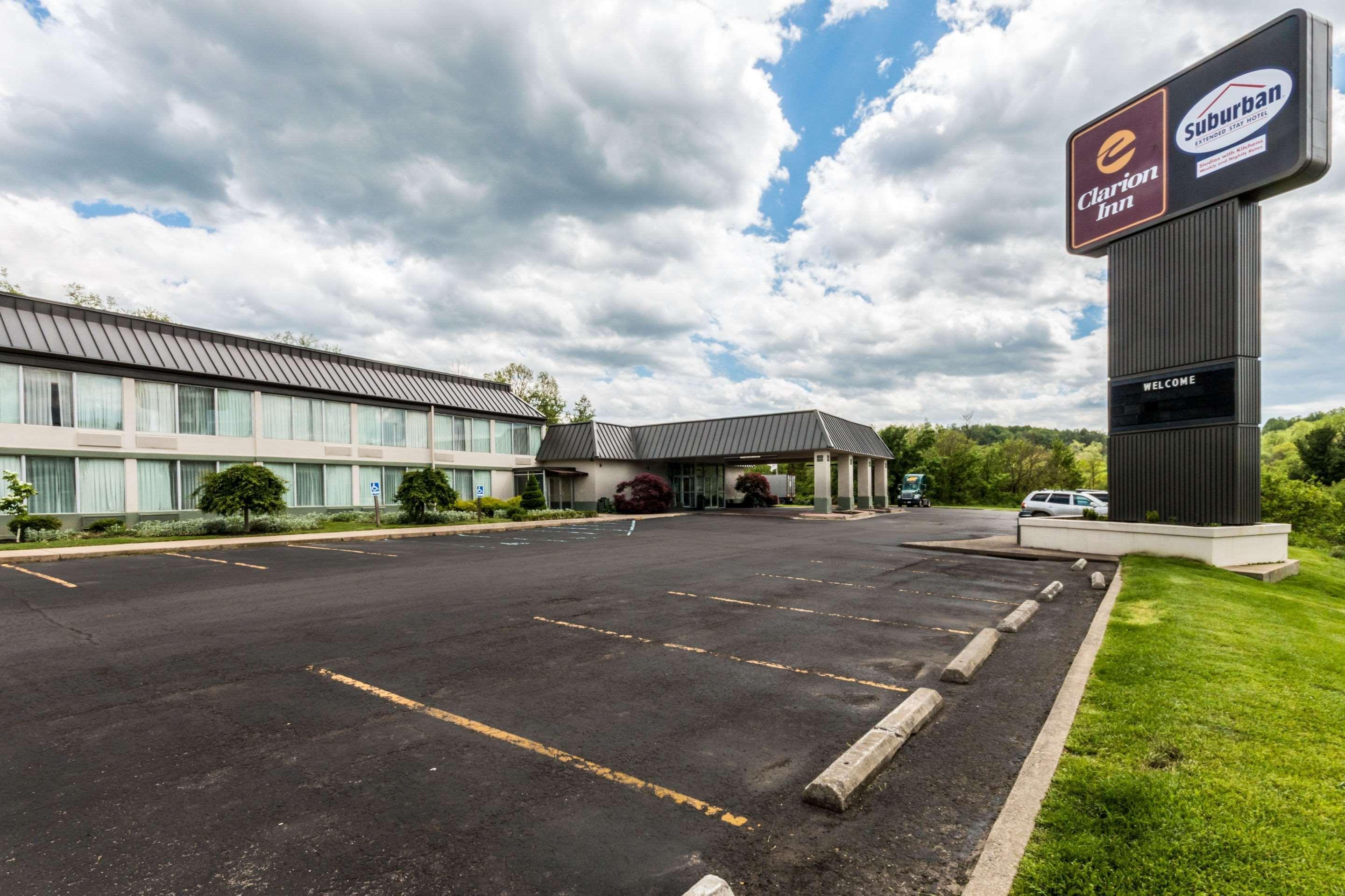 Suburban Extended Stay Hotel Fairmont Εξωτερικό φωτογραφία