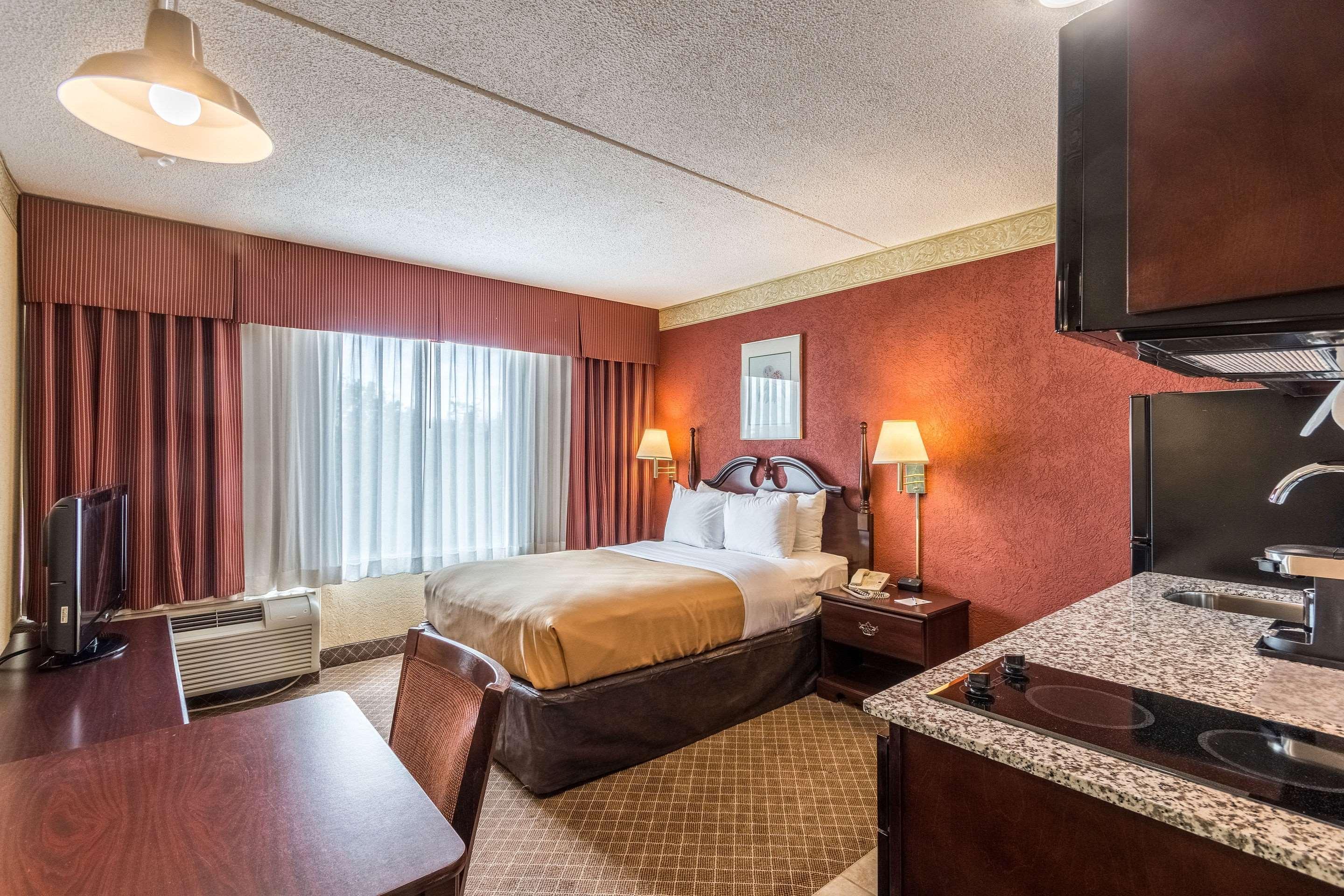 Suburban Extended Stay Hotel Fairmont Εξωτερικό φωτογραφία